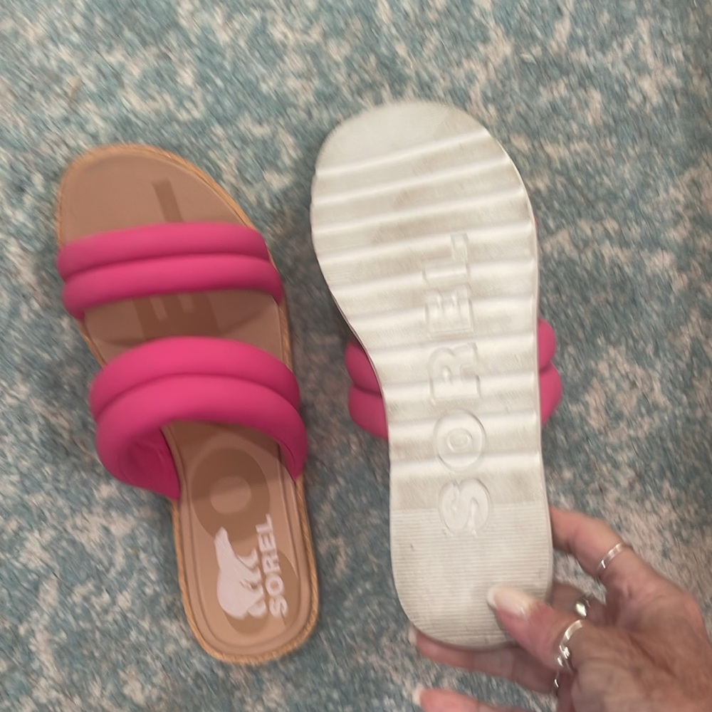 Sorel Ella puff leather slide sandals size 7. New without box. Worn inside only - Picture 3 of 4